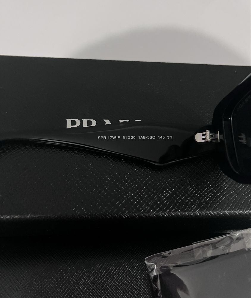 Слънчеви очила Prada symbole