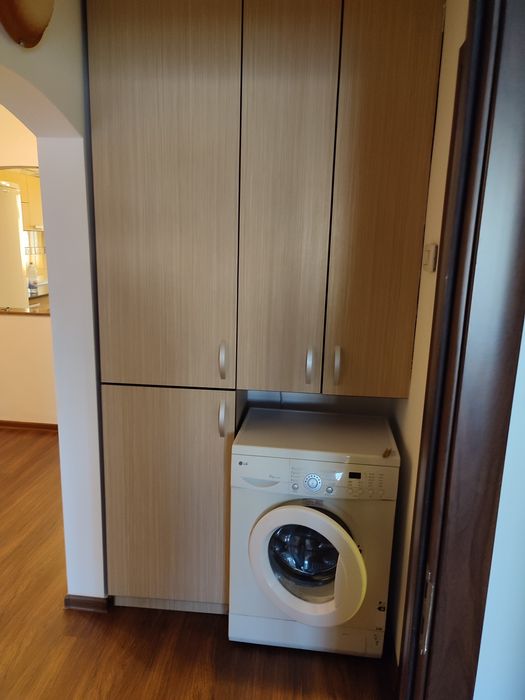 Închiriez apartament 3 camere