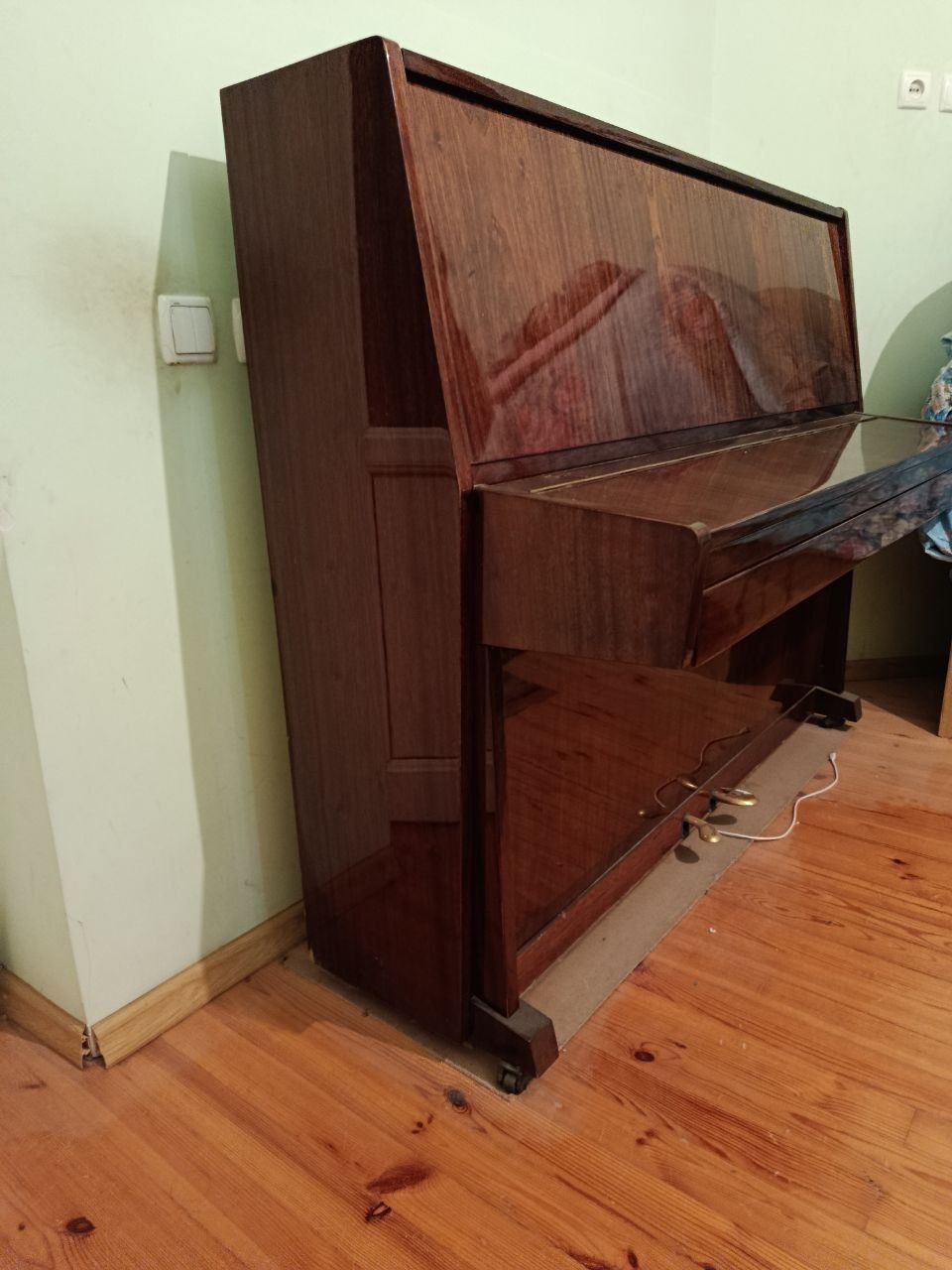 Pianina srochna sotiladi!