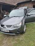 Mitsubishi outlander.