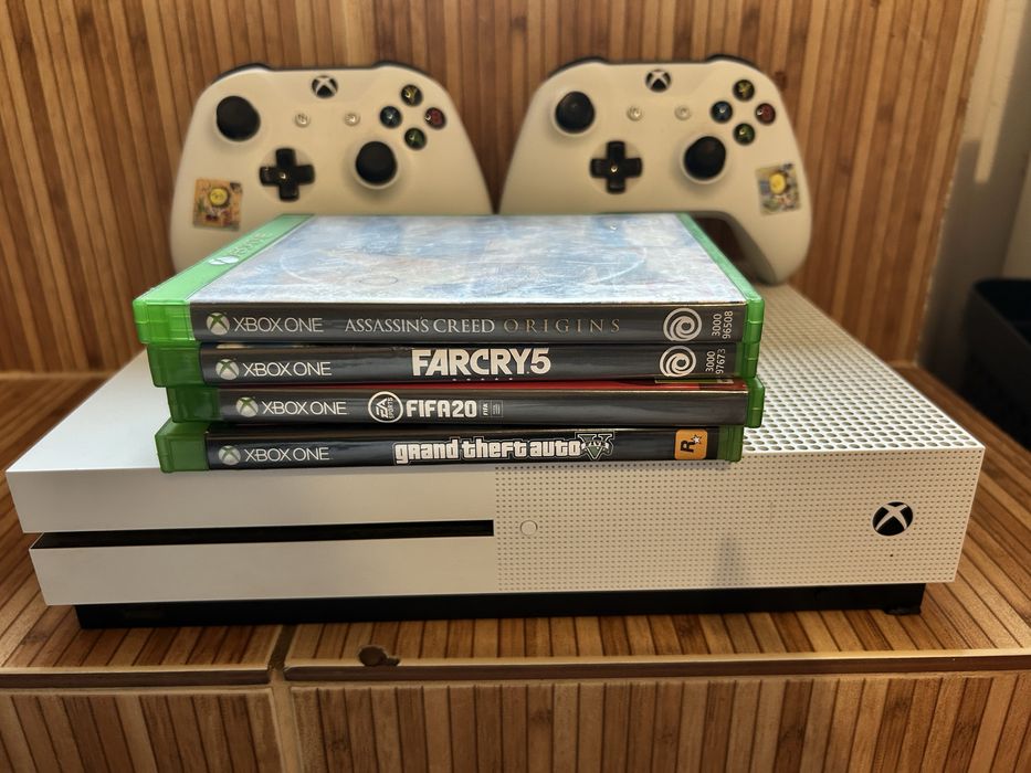 Xbox One S +2 controllere +4 jocuri
