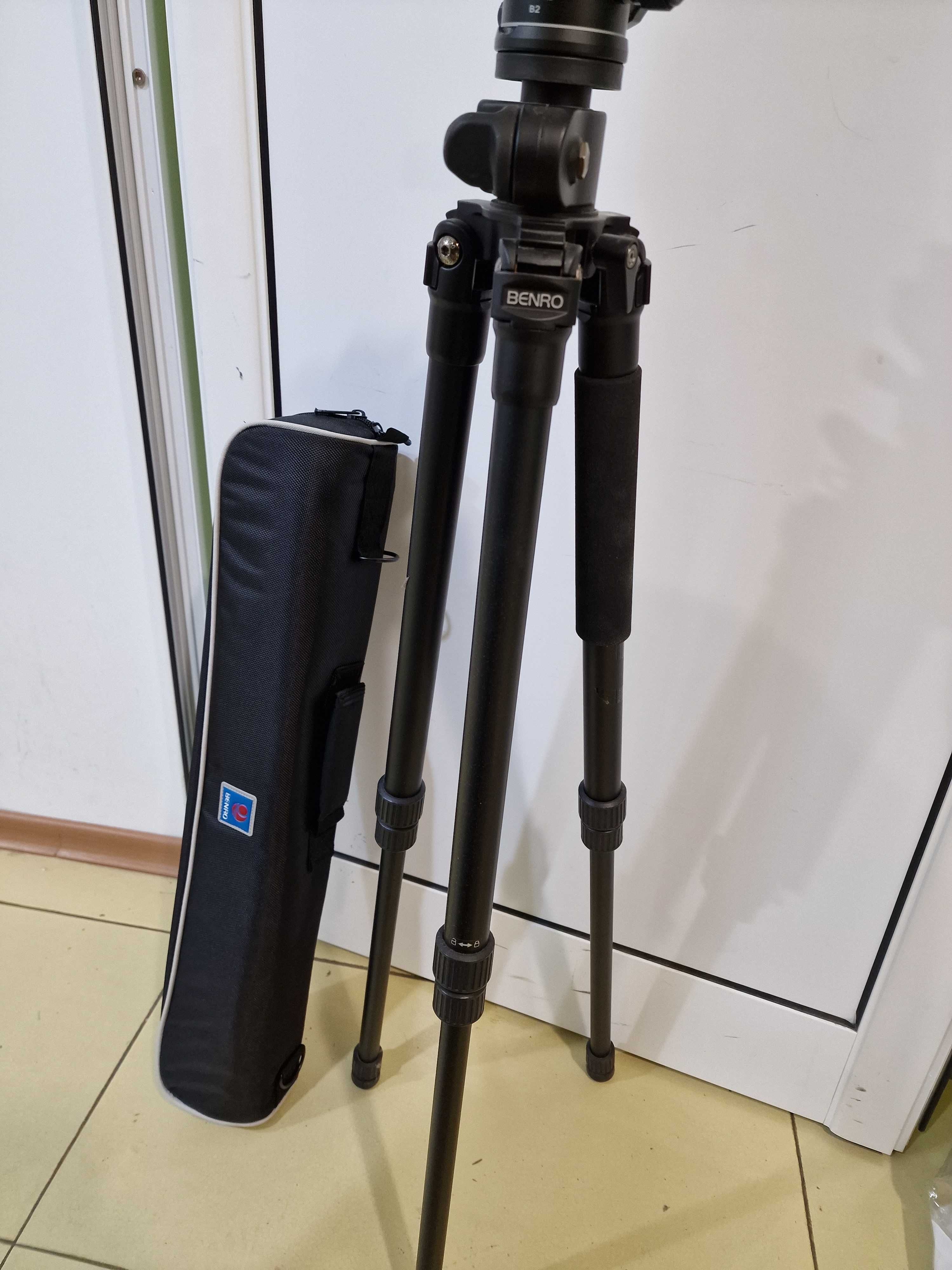 Фотоапарат Nikon D3200 с 2 обектива плюс статив Benro