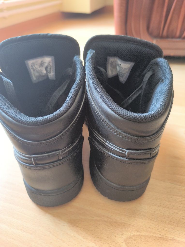 Jordan 1 mid black