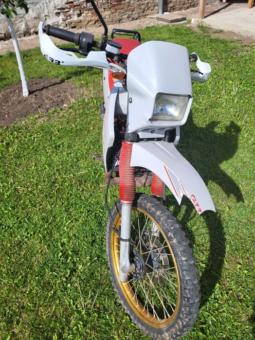 Продавам Gilera Er 200