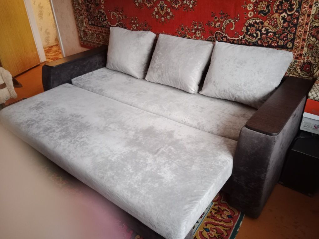 Продам Диван б/у