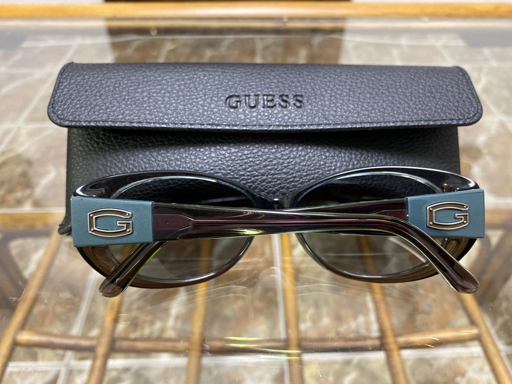 Ochelari de soare Guess, nepurtati