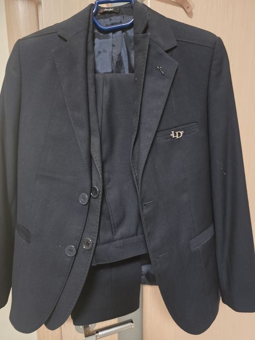 Школьные костюмы производства  Турция  2 шт с 7- 12лет