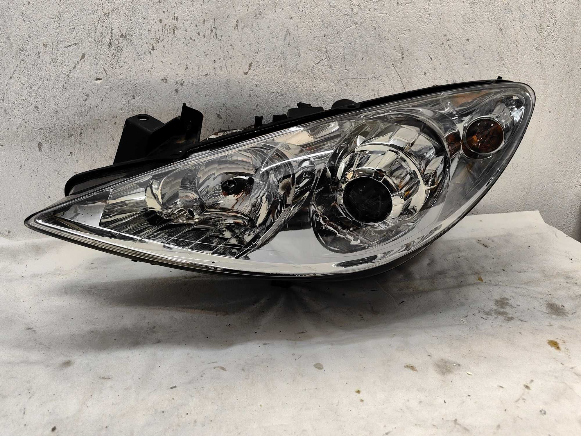Оригинален фар Пежо 307  Peugeot 307 Face Xenon
