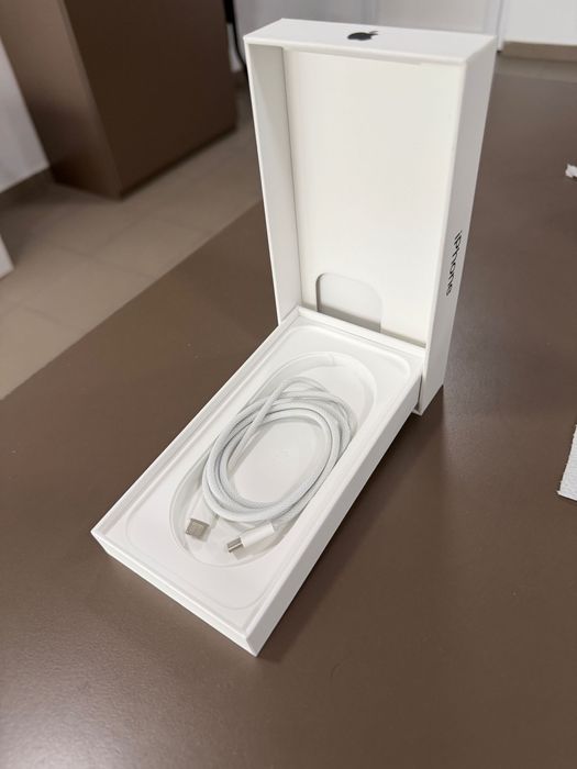 Iphone 16 Pro, Black Titanium, 128GB nou 38 cicluri baterie 100% 10/10