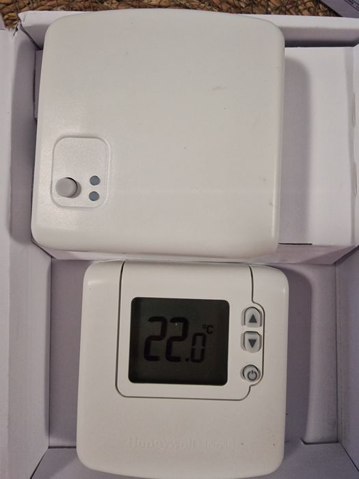 Vând d termostat Honeywell Home. Deschis pentru proba