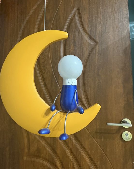 Продавам детска лампа Филипс