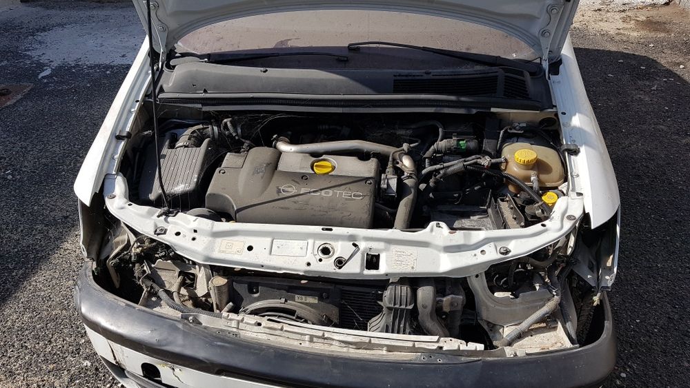 Продавам Опел зафира на части