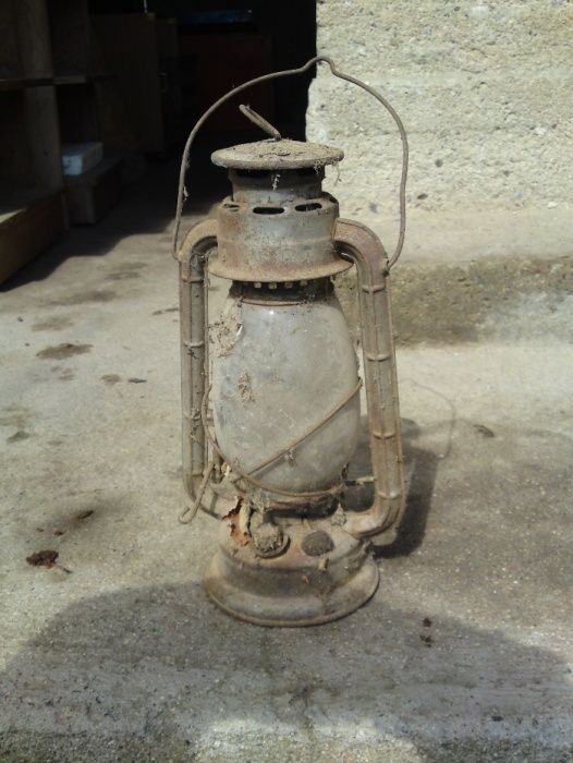 Продавам много стар антикварен газов фенер Глобус