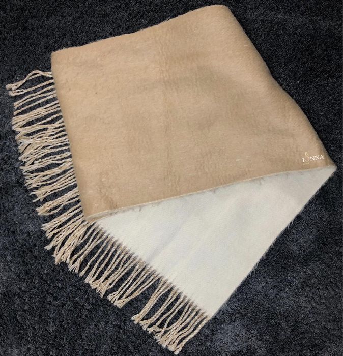 Fular H&M în două culori din fibre acrilice