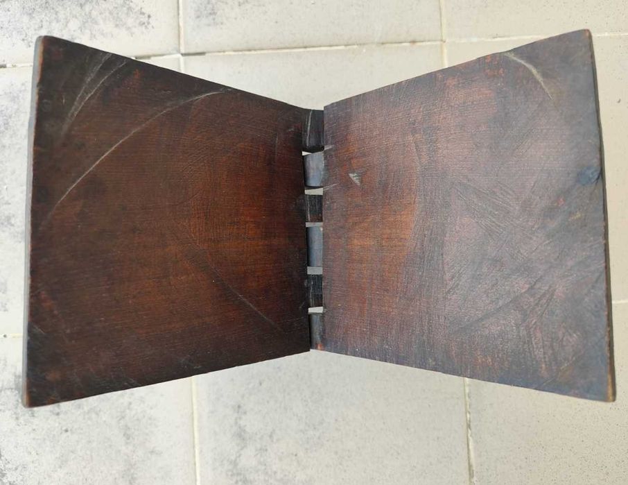 Taburet sau suport carte - lemn exotic