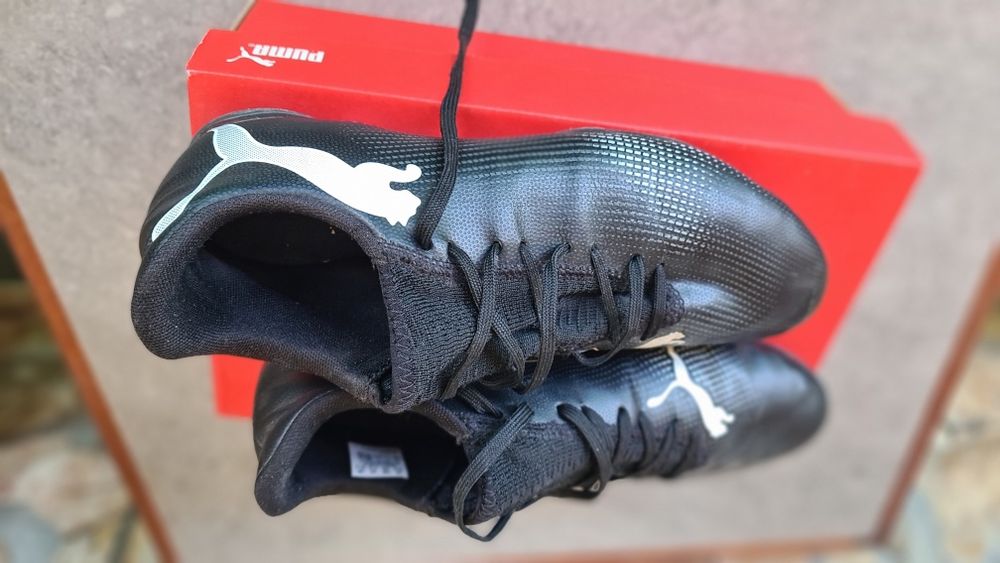 Обувки за футбол - бутонки  PUMA FUTURE 7   №40 стелка  25.5 см.