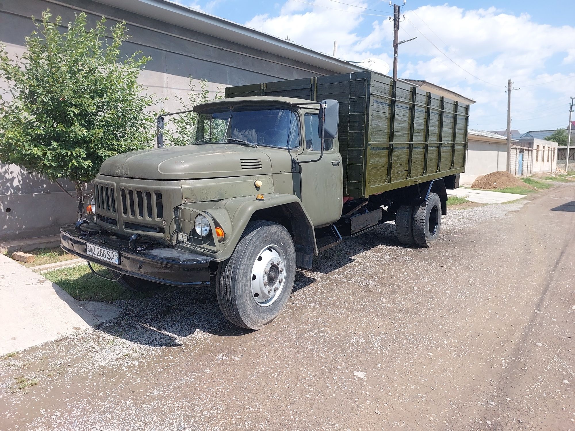 Zil 130g sotiladi