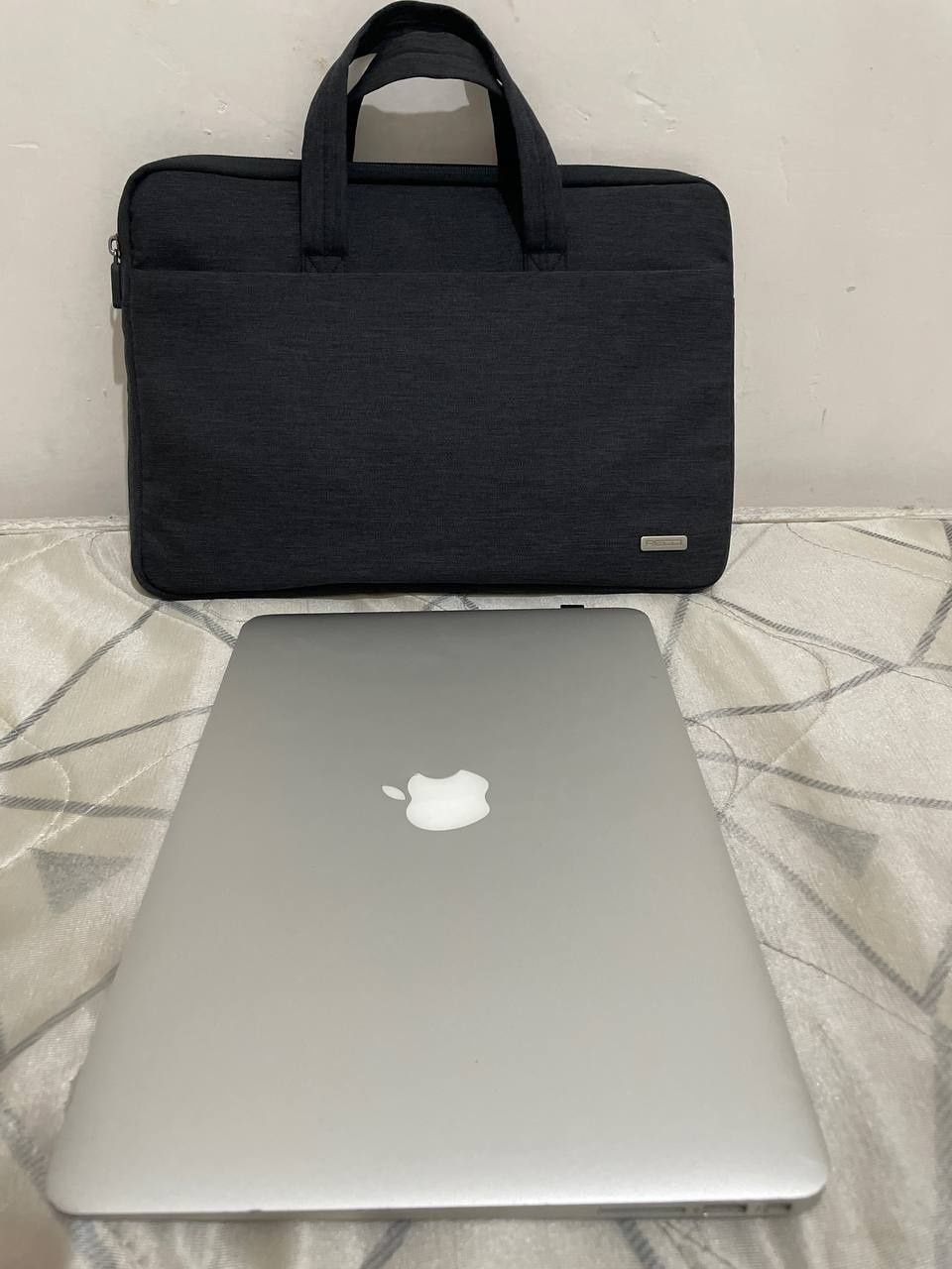 Mac book air 300$ taqalgani