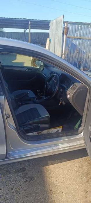 Dezmembrez VW JETTA 1.6 tdi 2012