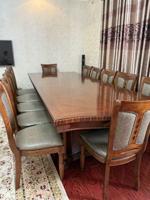 Продаетс мебель: стол и 12 стульев, спальный гарнитур