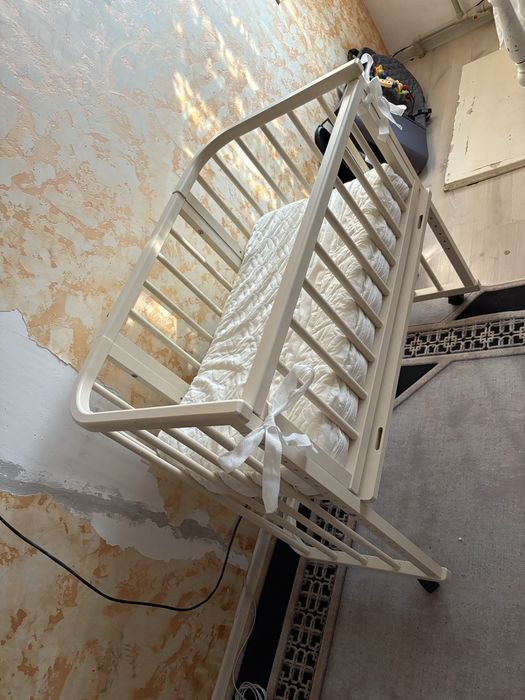 Бесік сатамын! Орындық болып өзгертүге келеді