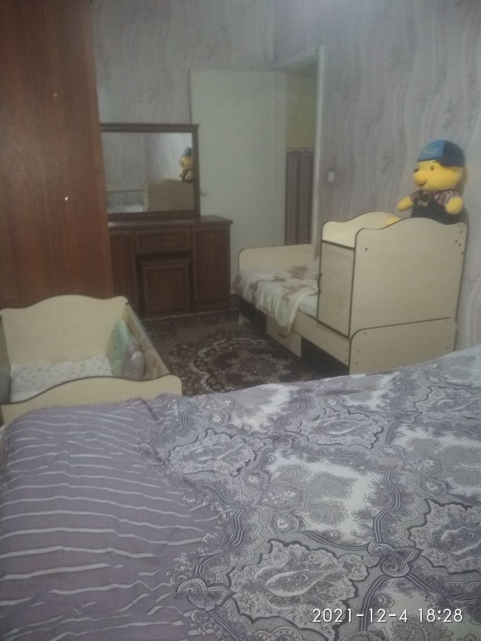 Bolalar krovati 2 kishilik qilsa bo'ladi hohlasa bir kishilik bo'ladi.