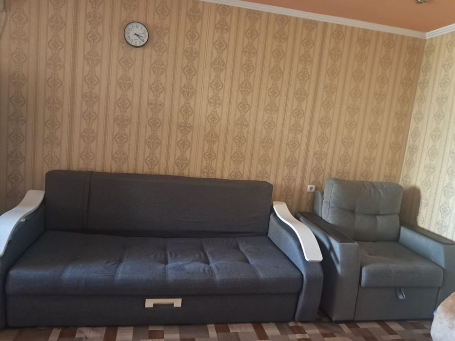 Продается диван и кресло.
