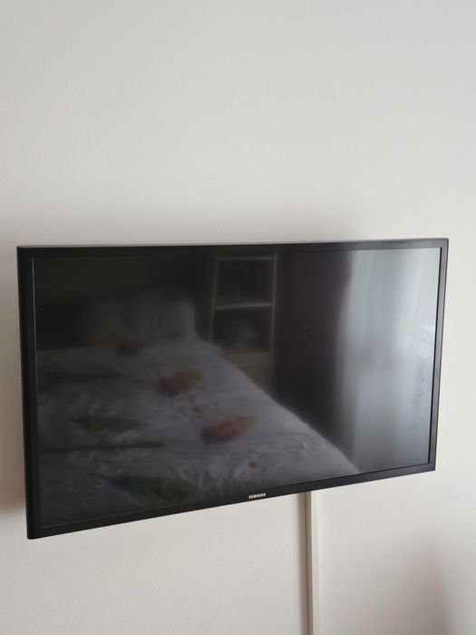 Televizor Samsung Smart Tv 80 cm + Suport TV