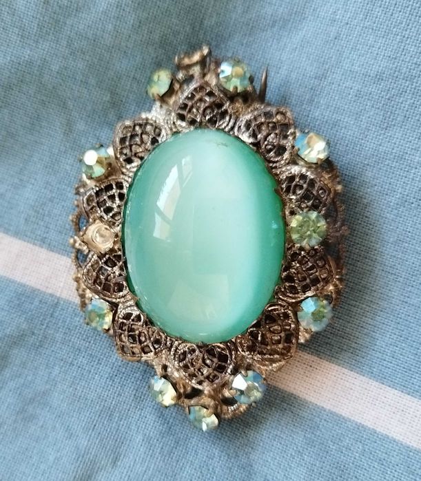 Бижута Гривни и Брошки