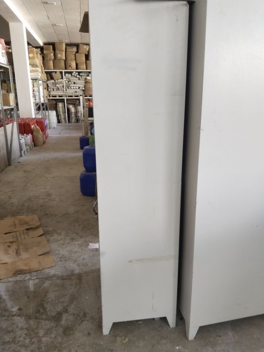 Шкаф раздивалочний