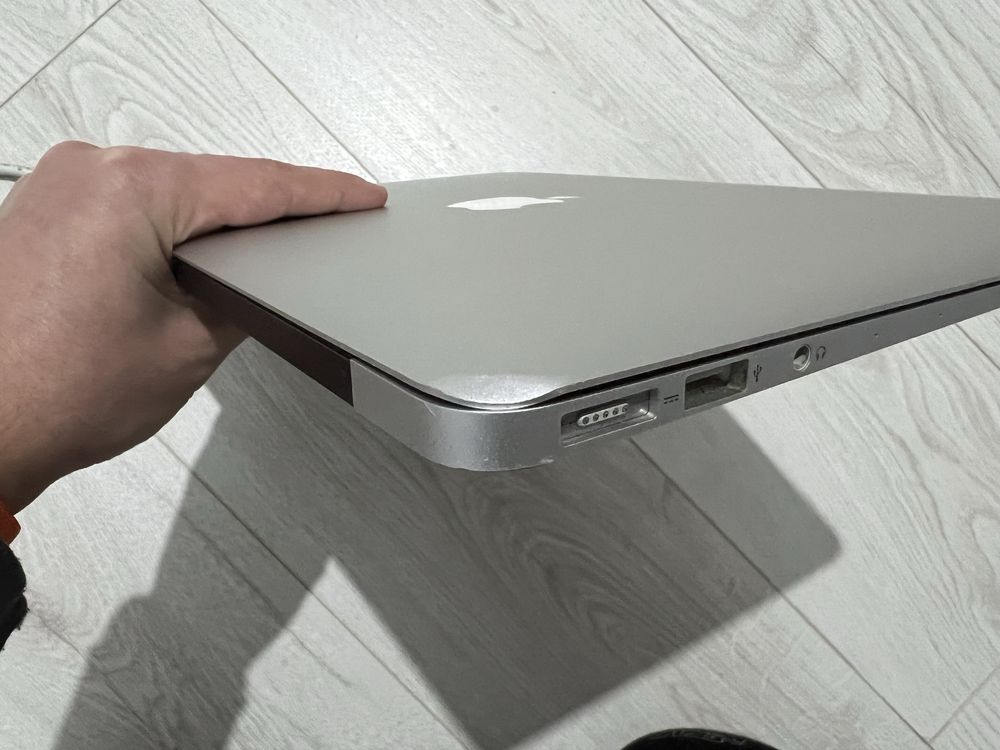 VAND Macbook Air 13” 2014 i5/8GB/128GB