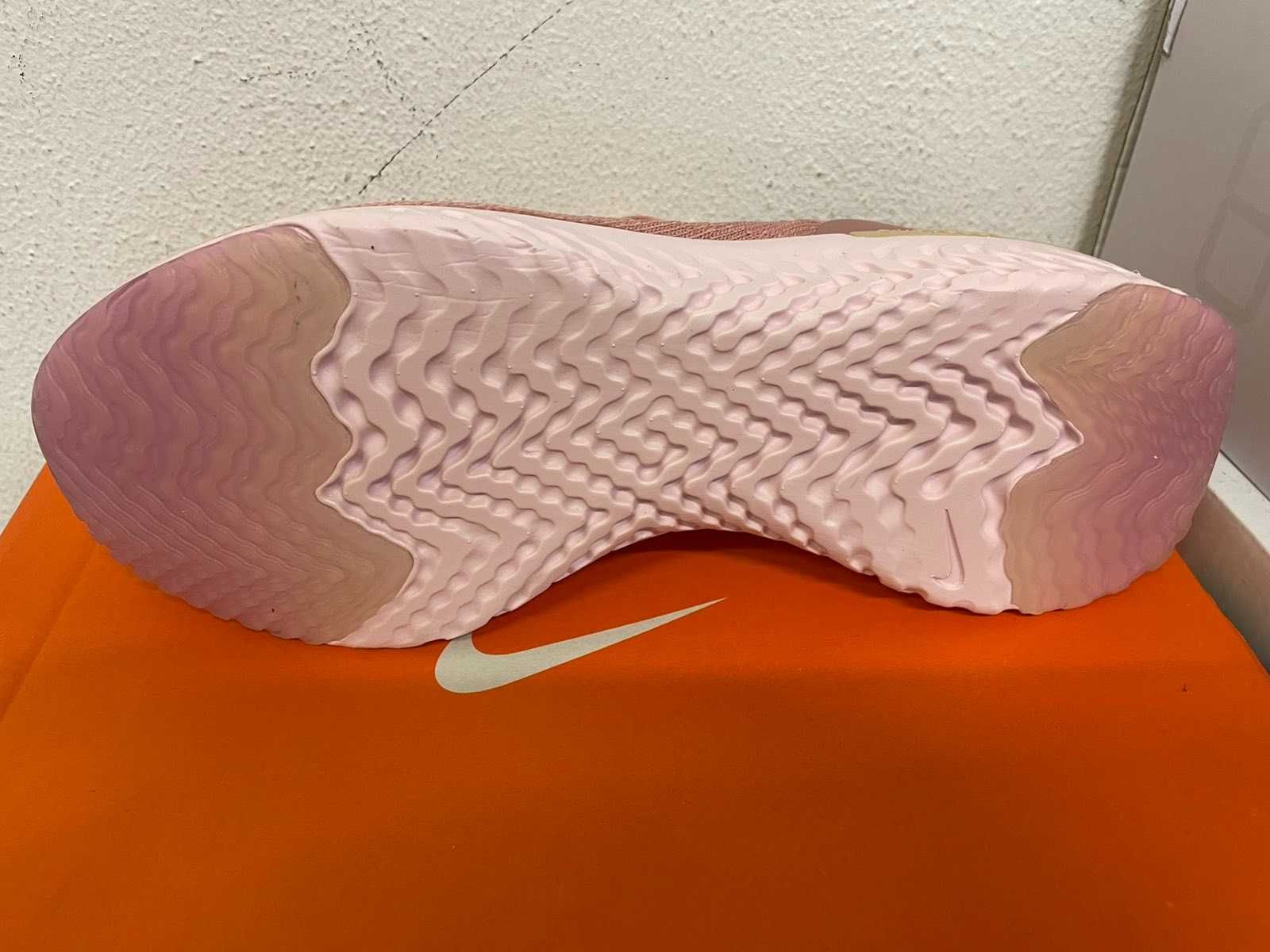 Дамски маратонки Nike Epic React Flyknit 2  Rose Gold номер 37