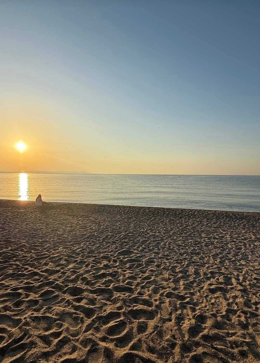 Продава къща 75м2 с изглед към морето двор 2000м2 в Аспровалта, Гърция