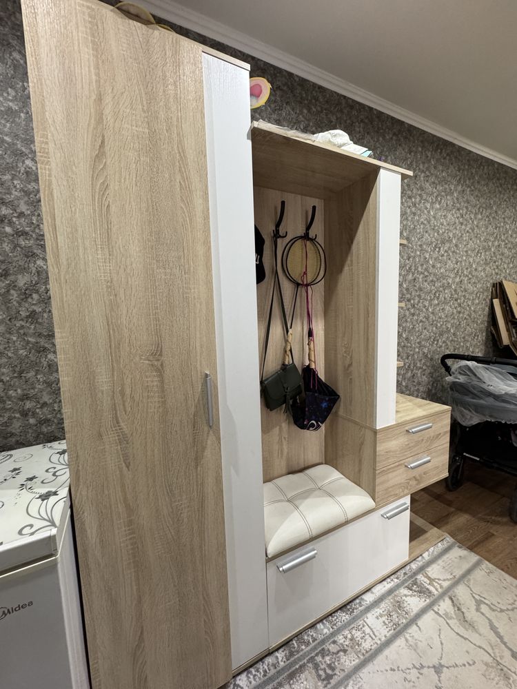 Стенку для прихожей