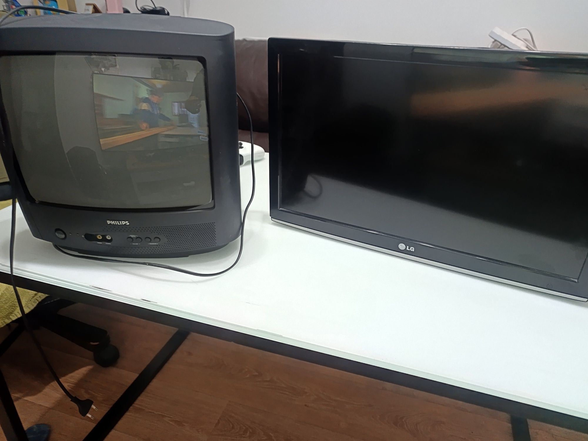 Tv Philips 37cm tub si Lg 54cm led