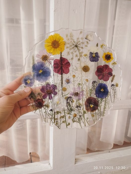 Панно картина из настоящих цветов и эпоксидной смолы