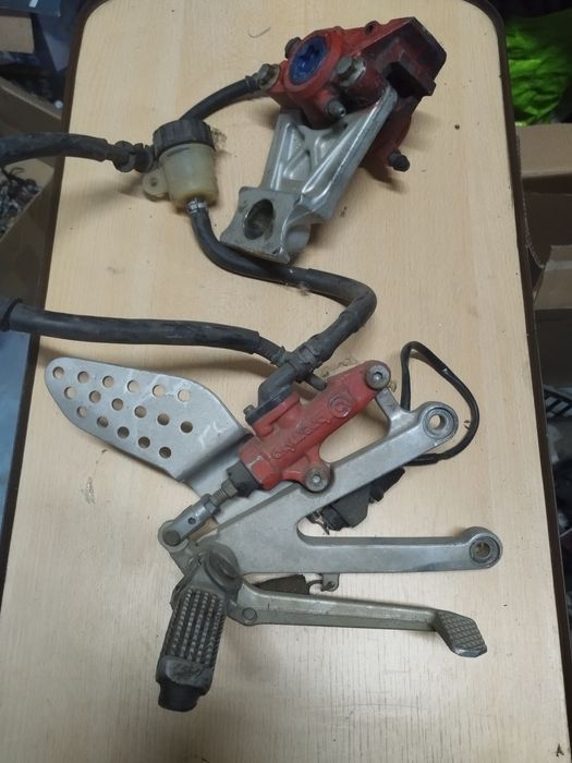 Scăriță dreapta completa pentru Yamaha R1 model 1998-2001