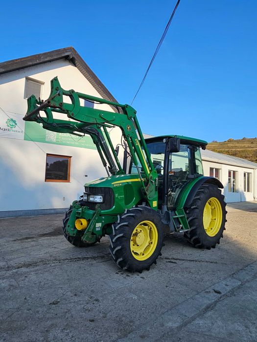Tractor John Deere 5100M cu incarcator frontal John Deere 533