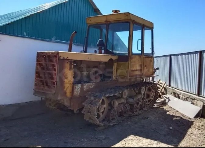 ДТ-75 бульдозер.