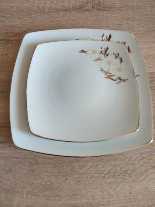 Vând set farfurii nou.