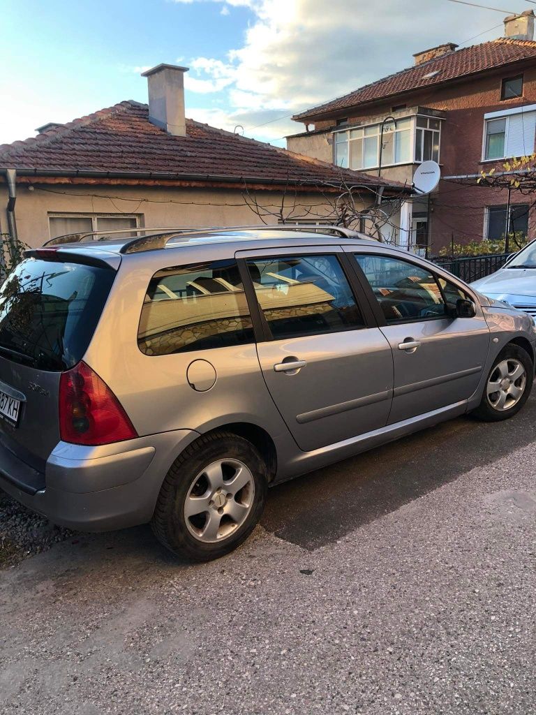 Автомобил Peugeot