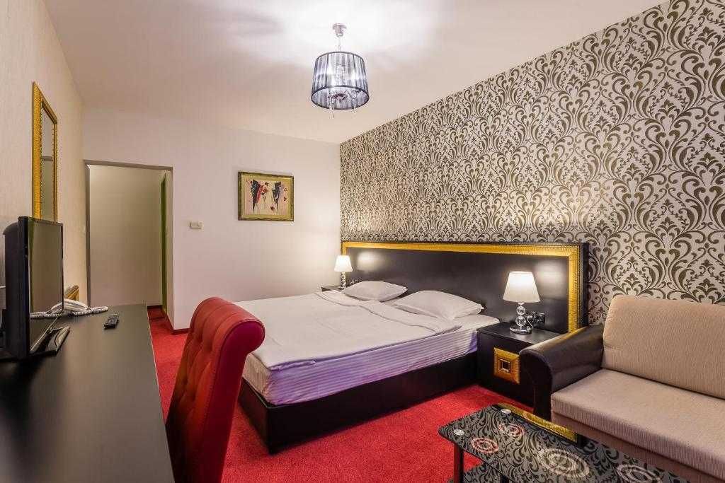 Продава се Хотел в Стара Загора, Център - 2200 кв.м за 1682 €/кв.м - Снимка #6
