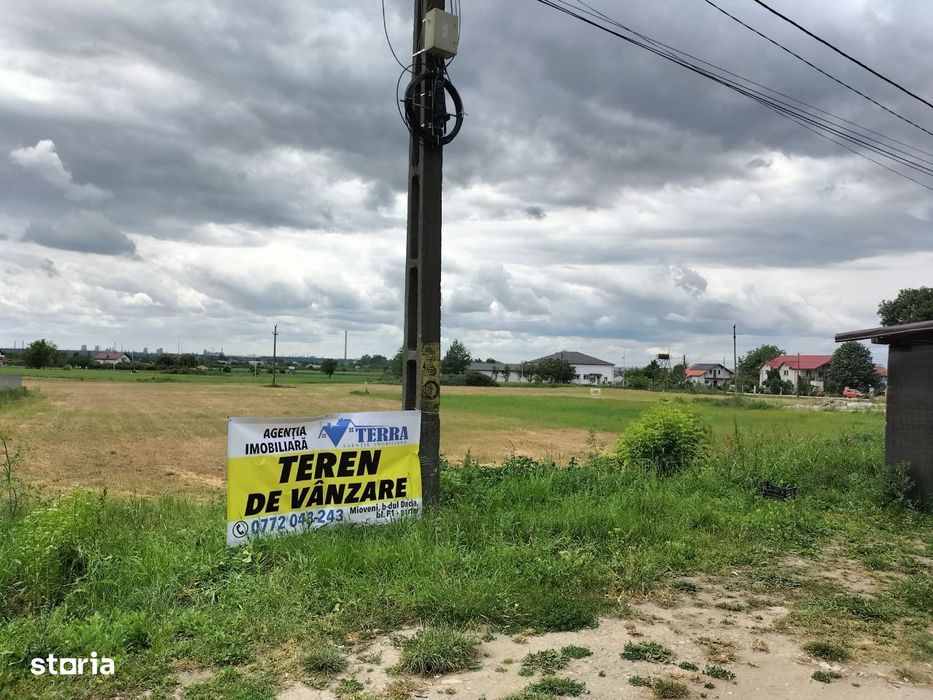 Vând 8760 mp teren intavilan pe raza com. Călineşti, jud. Argeş.