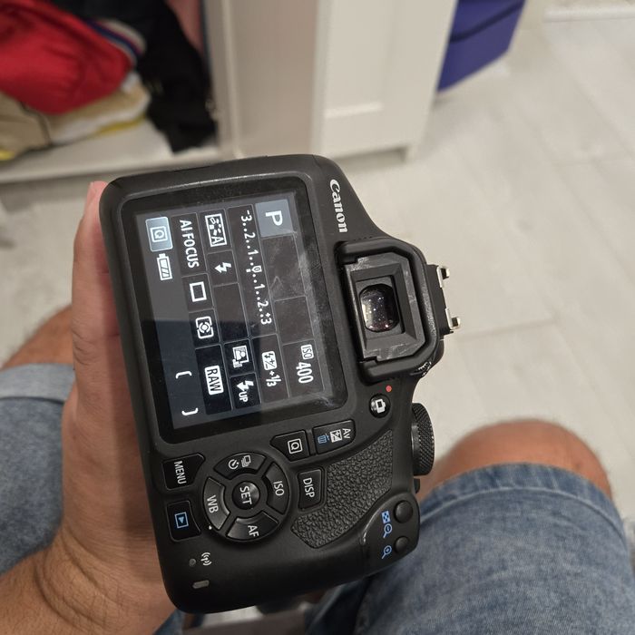 Canon eos 2000d +ef-s 18-55 f:3,5-5.6 is stm