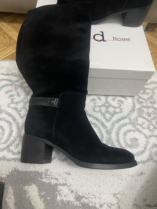 Продам натуральные замшевые сапоги