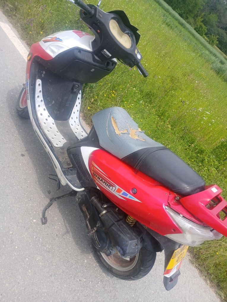 De vânzare  scutere