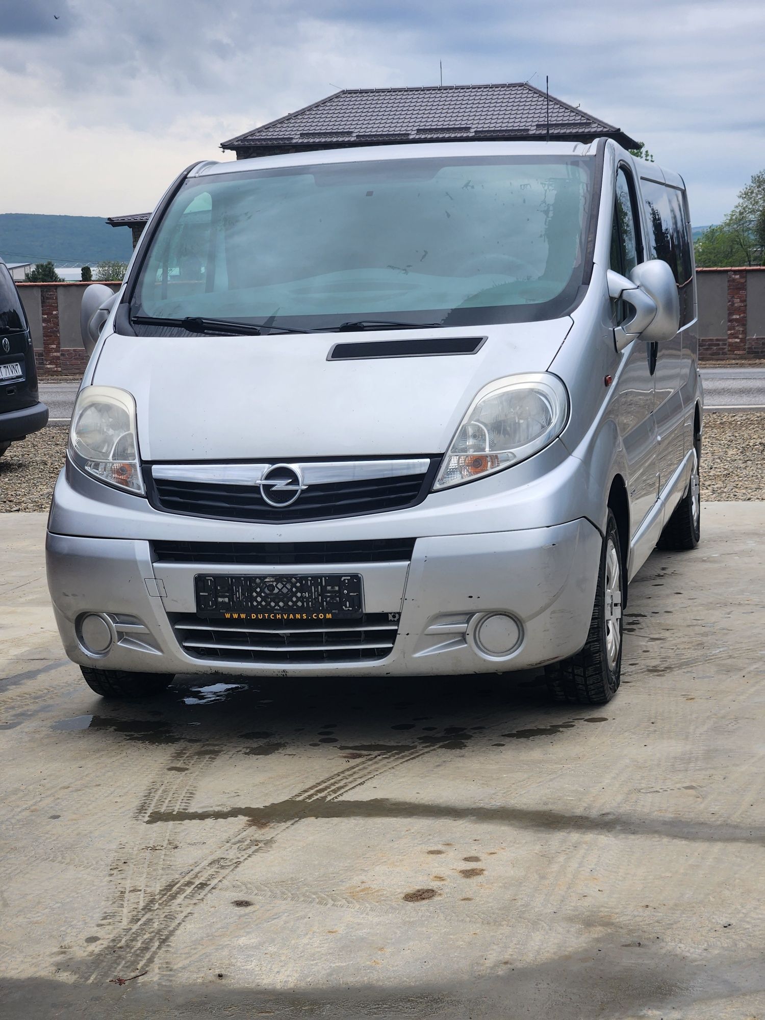 Opel vivaro motor 2l 116cp euro 5 2011 citiți anunțul complet