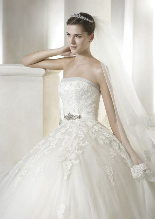 rochie mireasa demetrios