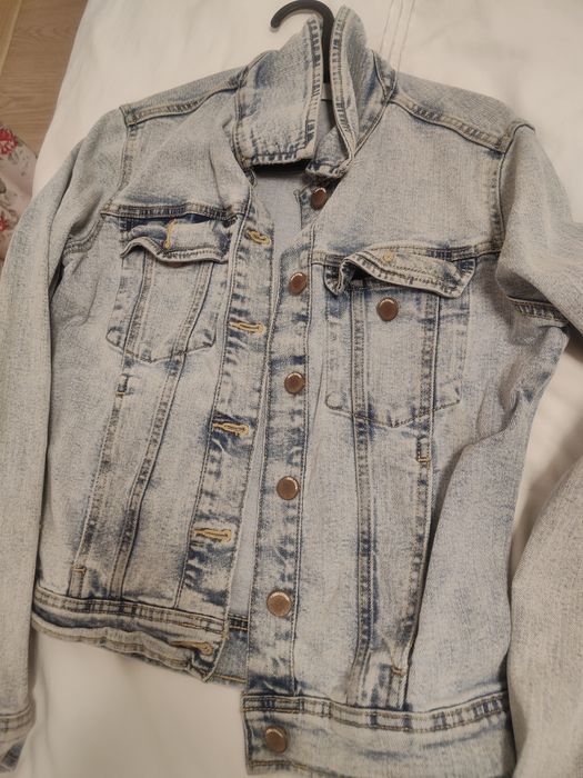 Geci de blugi și Geaca roz