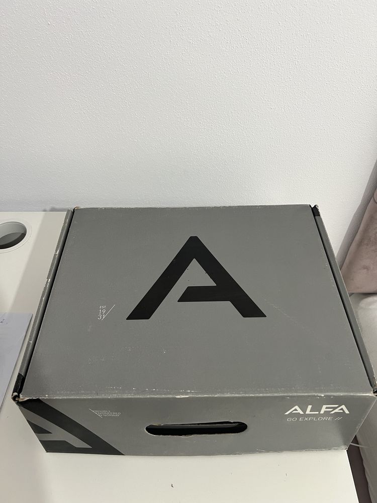 Bocanci Alfa marimea 41 pielea